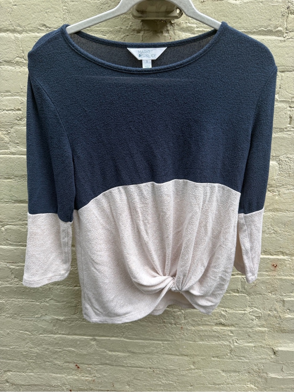 Lovely EUC Market & Spruce twist front top - Picture 5 of 8